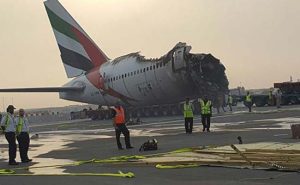 The charred hull of Emirates Flight 521 rests on the tarmac at Dubai International Airport. Image source: http://www.ndtv.com/world-news/exclusive-emirates-pilots-list-the-seconds-before-dubai-crash-landing-1443021